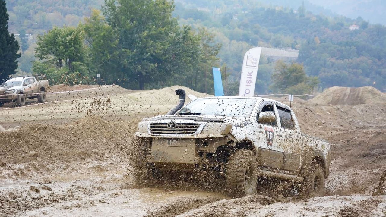 BABADAĞ’DA OFF-ROAD GÖSTERİLERİ NEFES KESTİ