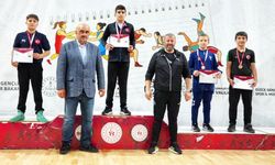 DENİZLİLİ GÜREŞÇİLER ZİRVEDE