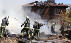 SÜMER MAHALLESİ’NDE EV ALEVLERE TESLİM OLDU