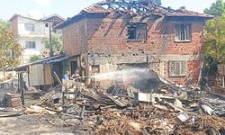 TUTUŞAN PERDE EVİ KÜLE ÇEVİRDİ