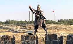 SAVAŞ KIYAFETİNİ GİYDİ, KALEYİ YENİDEN FETHETTİ