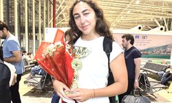 39 KİLOMETRE YÜZDÜ, TÜRKİYE BİRİNCİSİ OLDU