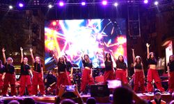 DENİZLİ’DE CUMHURİYET COŞKUSU MÜZİK VE DANSLA TAÇLANDI