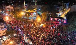 BİNLER CUMHURİYET İÇİN YÜRÜDÜ