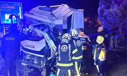 KAMYON YAĞIŞLI YOLDA KAYDI, SÜRÜCÜ AĞIR YARALANDI