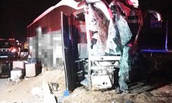 MİNİBÜS İLE YOLCU OTOBÜSÜ ÇARPIŞTI: 1 ÖLÜ, 13 YARALI