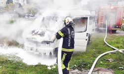 PARK HALİNDEKİ MİNİBÜS ALEVLERE TESLİM OLDU