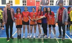 GENÇ KIZLARDA FUTSAL HEYECANI