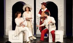 KURSİYERLER SAHNE ALIYOR