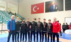 MİNDERDE İKİ ALTIN