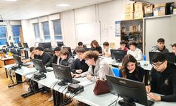 ÖĞRENCİLER “DİJİTAL DÜNYADA BİZ DE VARIZ” DEDİ