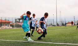 YEŞİL SAHADA BAYRAM