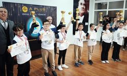 ÖĞRENCİLER ZEKA OYUNLARINDA KÜRSÜYE ÇIKTI