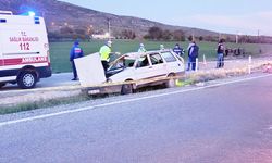 OTOMOBİL DÜZ YOLDA TAKLA ATTI: 1 ÖLÜ, 4 YARALI
