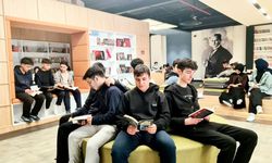 MİLLET KÜTÜPHANESİ ÖĞRENCİLERİ AĞIRLIYOR