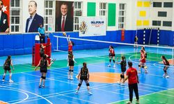 VOLEYBOLDA GELECEĞİN YILDIZLARI YETİŞİYOR