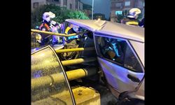 OTOMOBİL BARİYERLERE SAPLANDI
