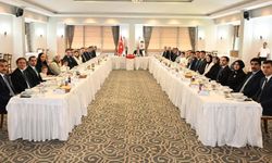 VALİ YAVUZ SELİM KÖŞGER’DEN KAYMAKAMLARA YEMEKLİ VEDA
