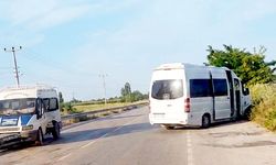 ÇİVRİL’DE İKİ İŞÇİ SERVİSİ ÇARPIŞTI, 10 İŞÇİ YARALANDI