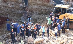 GÖÇÜK ALTINDA KALAN KEPÇE OPERATÖRÜ HAYATINI KAYBETTI