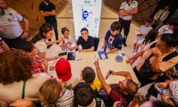 BÜYÜK USTA EDİZ GÜREL SATRANÇ TUTKUNLARIYLA BULUŞTU