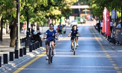 ÇAMLIK BULVARI’NDA KEYİFLİ PAZAR
