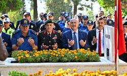 GAZİLER GÜNÜ ETKİNLİKLERİ KAPSAMINDA ŞEHİTLİKTE ANLAMLI TÖREN