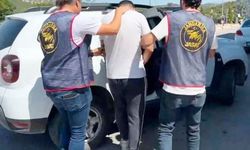 TAVAS’TA DOLANDIRDI, İZMİR’DE YAKALANDI