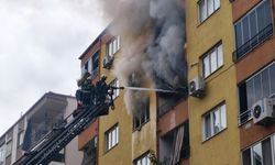 7 KATLI APARTMANIN 5. KATINDA YANGIN ÇIKTI 2 KİŞİ DUMANDAN ETKİLENDİ