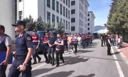 HIRSIZLIK ZANLILARINA AİLELERİNDEN İBRETLİK TEPKİ EŞİNİN YÜZÜNE TÜKÜRDÜ