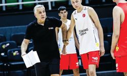 ZAFER AKTAŞ’TAN ANTRENÖRLERE EĞİTİM HÜCUM VE SAVUNMA DERSİ