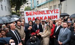 ŞENİZ DOĞAN’A YAĞMUR ALTINDA DESTEK