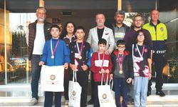 GENÇ SATRANÇ USTALARINA ÖDÜL