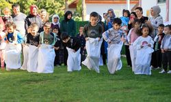 ÇAMELİ’DE MİNİKLER VE AİLELERİ GELENEKSEL OYUNLARDA YARIŞTI