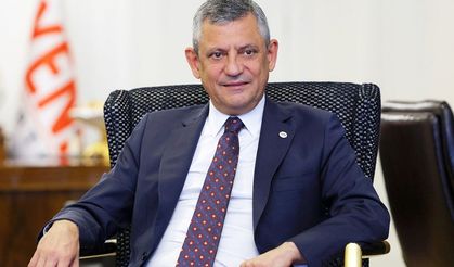 ÖZGÜR ÖZEL GELİYOR