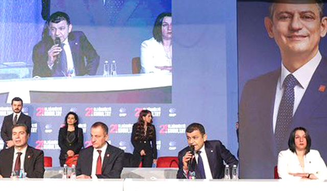 CHP’NİN OLAĞANÜSTÜ KURULTAYI’NI ÇAVUŞOĞLU YÖNETTİ