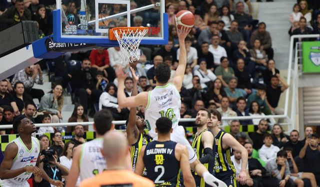 ERTELEME MAÇINDA TARİHİ ZAFER 79-63