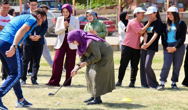 ÇAL’DA YAŞLILARIN GOLF HEYECANI