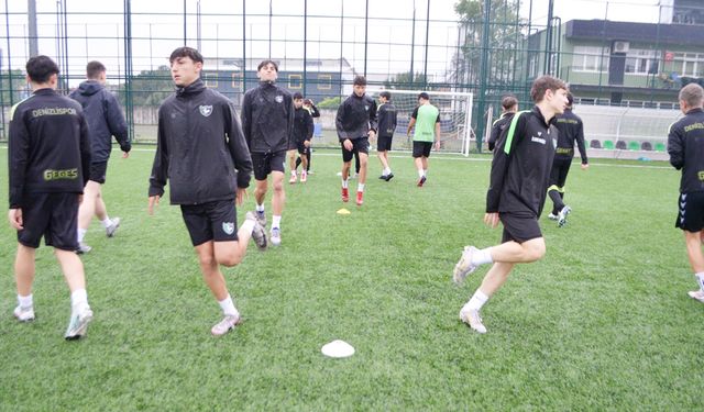 DENİZLİSPOR U16 GÖZÜNÜ ŞAMPİYONLUĞA DİKTİ