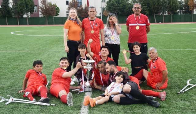 SARIZEYBEKSPOR ŞAMPİYON