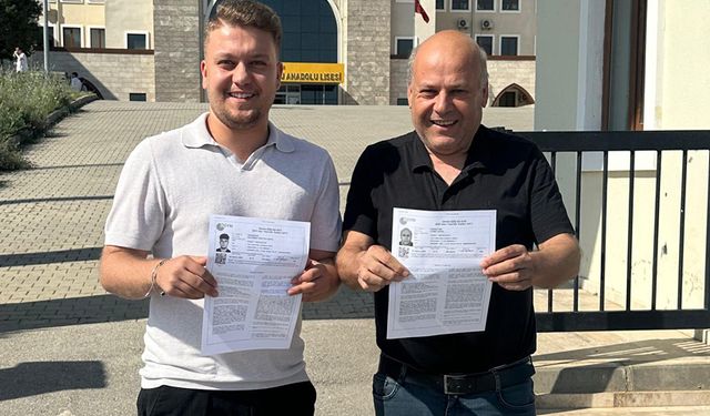 BABA-OĞUL AYNI OKULDA, YKS’DE TER DÖKTÜ