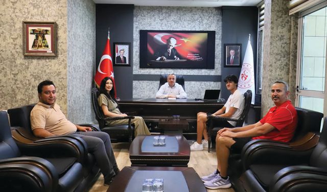 REKORTMEN YÜZÜCÜDEN GENÇLİK SPOR’A ZİYARET