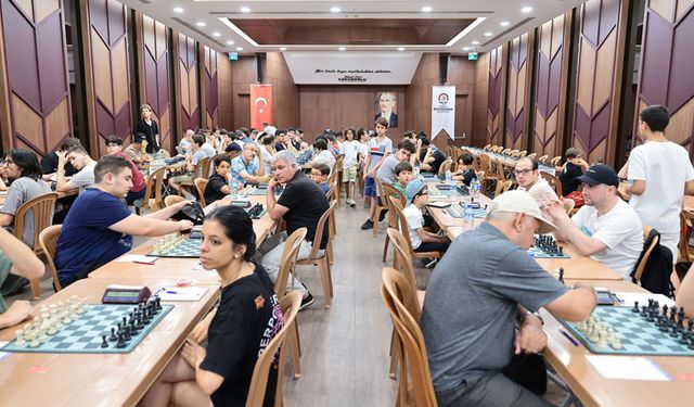 SATRANÇTA İLK HAMLELER YAPILDI
