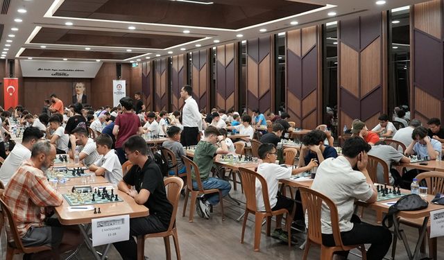 SATRANÇ USTALARININ MÜCADELESİ SÜRÜYOR