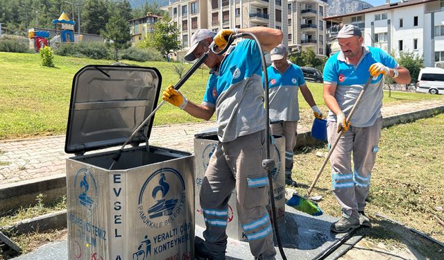 ÇÖP KONTEYNERLERİ TEMİZLENİYOR