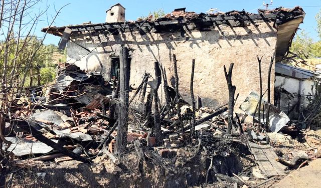 AHŞAP EVDE ÇIKAN YANGIN BÜYÜMEDEN SÖNDÜRÜLDÜ
