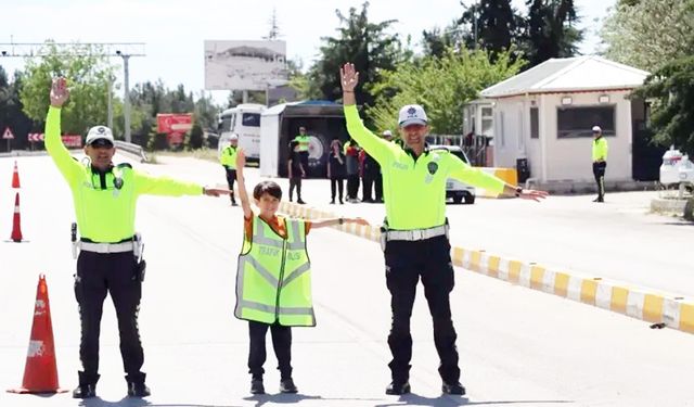 OKUL ÖNLERİNDE GÜVENLİK ARTIYOR