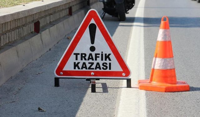 HONAZ’DA OTOMOBİL İLE MİNİBÜS ÇARPIŞTI: 1 ÖLÜ, 1 YARALI