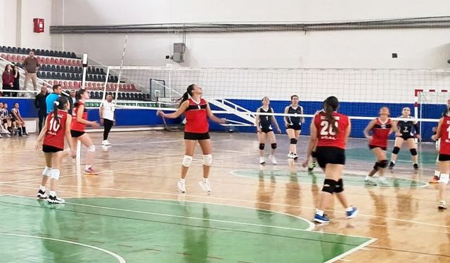 ÇİVRİL’DE VOLEYBOL COŞKUSU