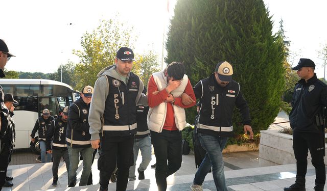 100 EHLİYETE EL KONDU